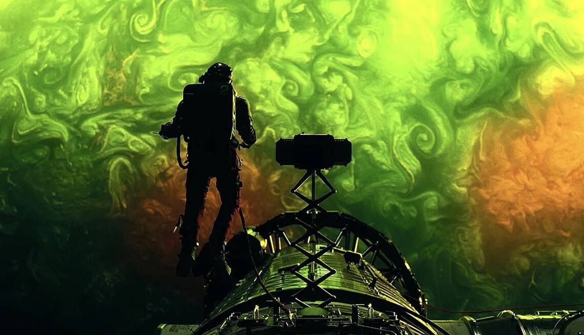 Большая часть сюжета разворачивается на космическом корабле. Но когда мы попадаем в открытый космос, видим новое достоинство фильма: он невероятно красиво снят. © Amazon MGM Studios