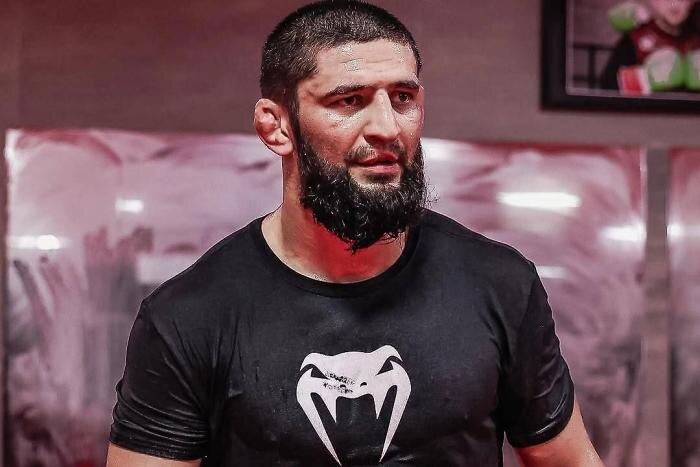 Обложка © Instagram (признан экстремистской организацией и запрещён на территории Российской Федерации) / khamzat_chimaev