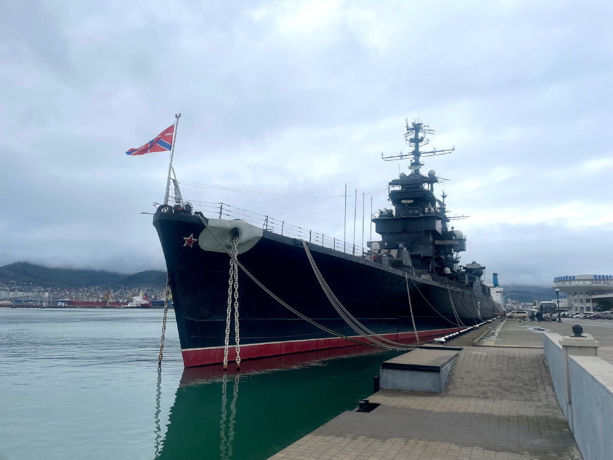 Новороссийск. Артиллерийский крейсер «Михаил Кутузов»