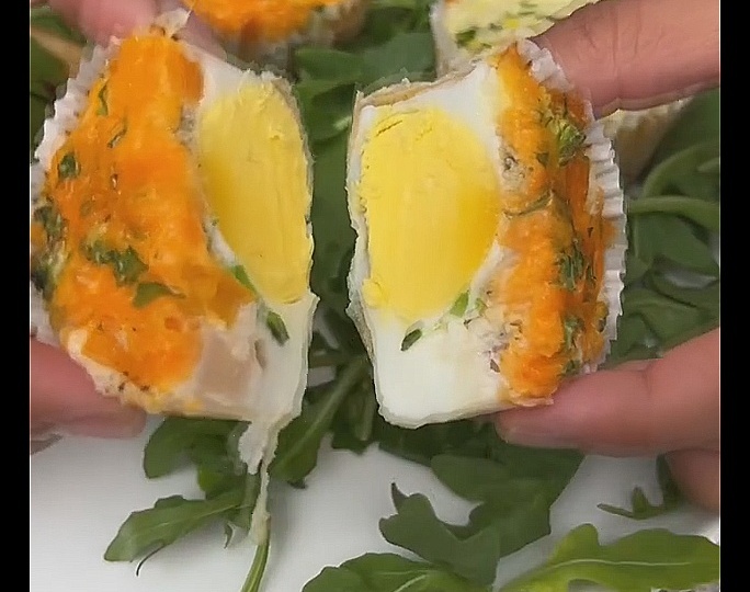 Как накормить всю семью завтраком за 15 минут и не испачкать плиту? Мой любимый рецепт в формочках.