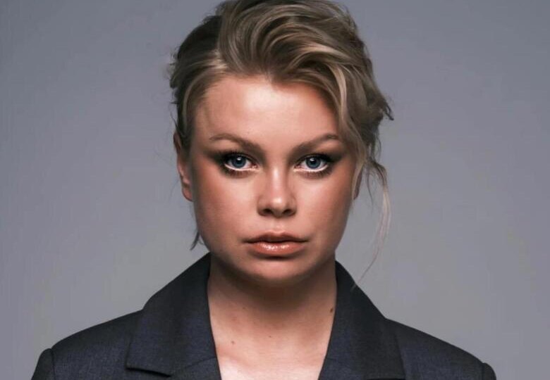 Актриса Евгения Осипова заявила, что ее уволили из театра вслед за Волковой