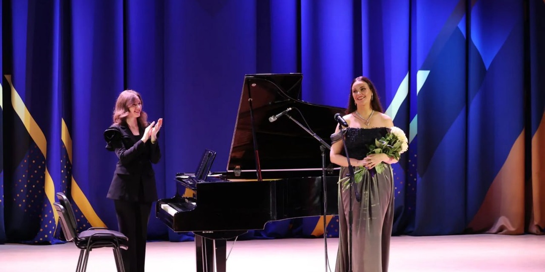 🎼 «Мисс Вселенная-2002» и заслуженная артистка России Оксана Федорова выступила с концертом в Марий Эл