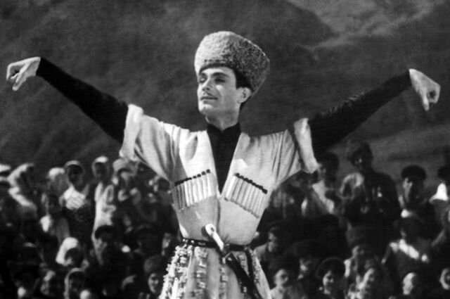 Махмуд Эсамбаев
