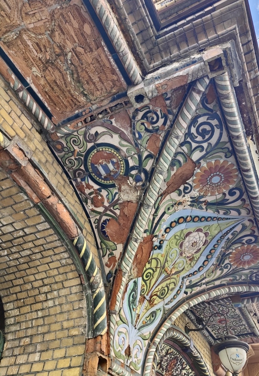 Дом Никонова на Колокольной, 11. Как уходит красота старых исторических зданий?