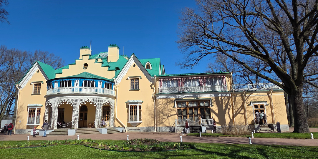 Парк "Александрия" в Петергофе, пригороде Санкт-Петербурга