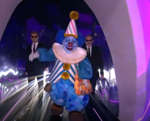 Кто снял Маску после Колибри в шоу "Маска" в 11 выпуске 19.04.26? Кто что пел, кто были Гости?