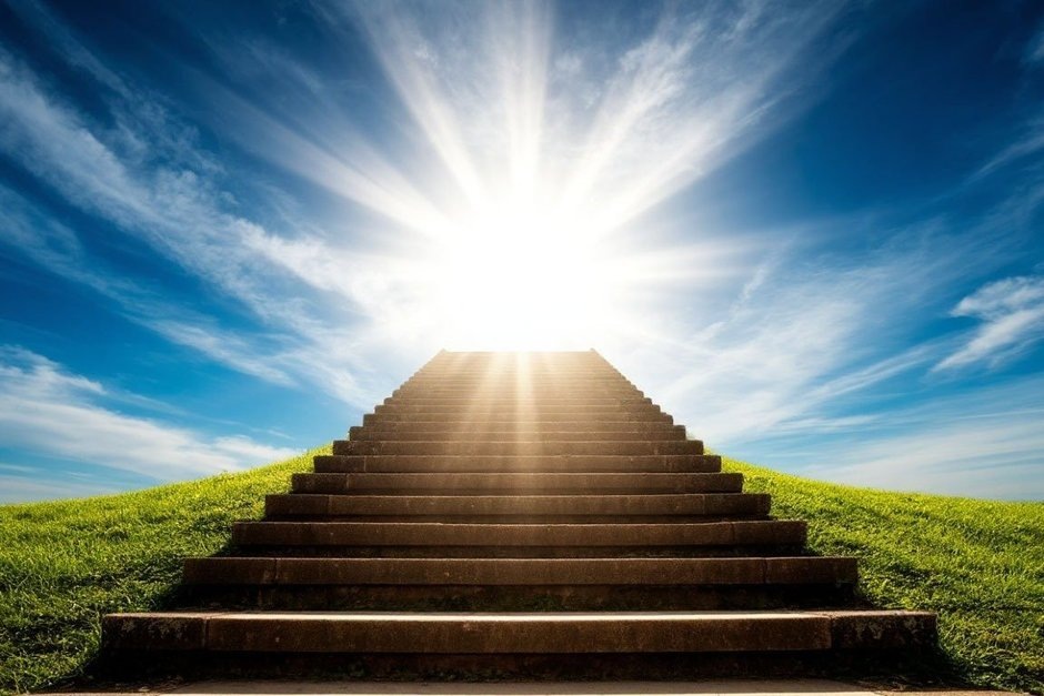    Еще одна группа снов и видений — символические образы перехода: двери, лестницы, яркий свет. Людмила Губаева/сгенерировано при помощи нейросети «Шедеврум»