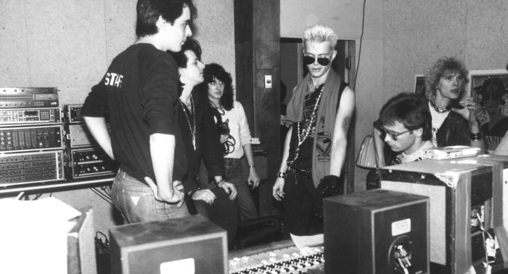 Случайные обзоры: документалка про Билли Айдола, парк «Голубино», настолка «Гвинт»