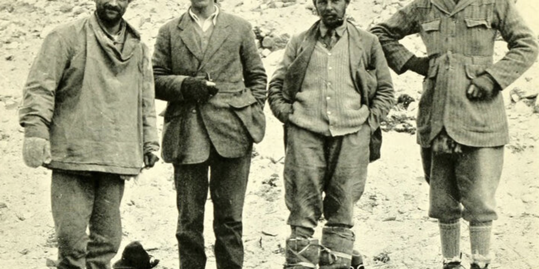 Почему первые альпинисты шли на Эверест в пиджаках и брюках