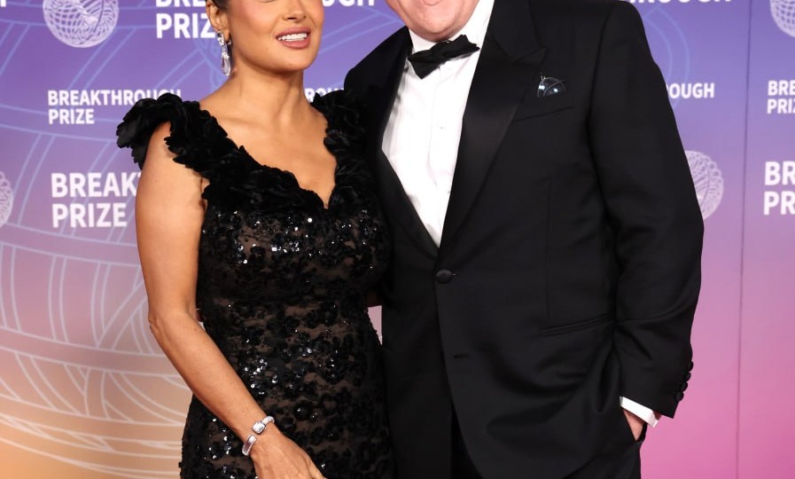 Сальма Хайек и Франсуа Анри-Пино, Мария Шарапова, Энн Хэтэуэй с мужем и Джиджи Хадид на премии Breakthrough Prize