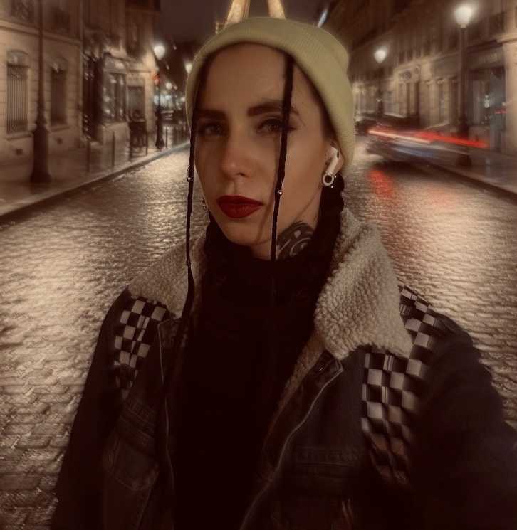 Художница Ксения Мошева