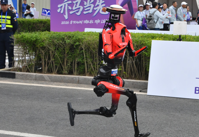 Гуманоидные роботы обогнали людей на Пекинском полумарафоне