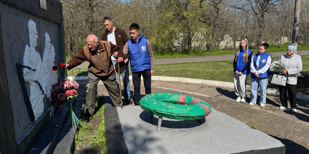 🥀«Память поколений»: в Торезе почтили память жертв геноцида советского народа