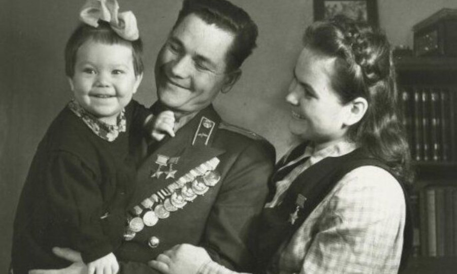 Небесный рыцарь с Урала / Как простой деревенский парень стал дважды Героем СССР, генералом и ученым