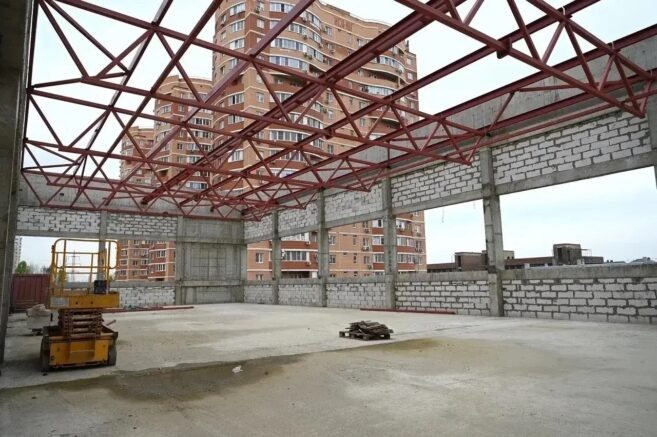 Здание ФОКа на Домбайской в Краснодаре готово меньше, чем на половину