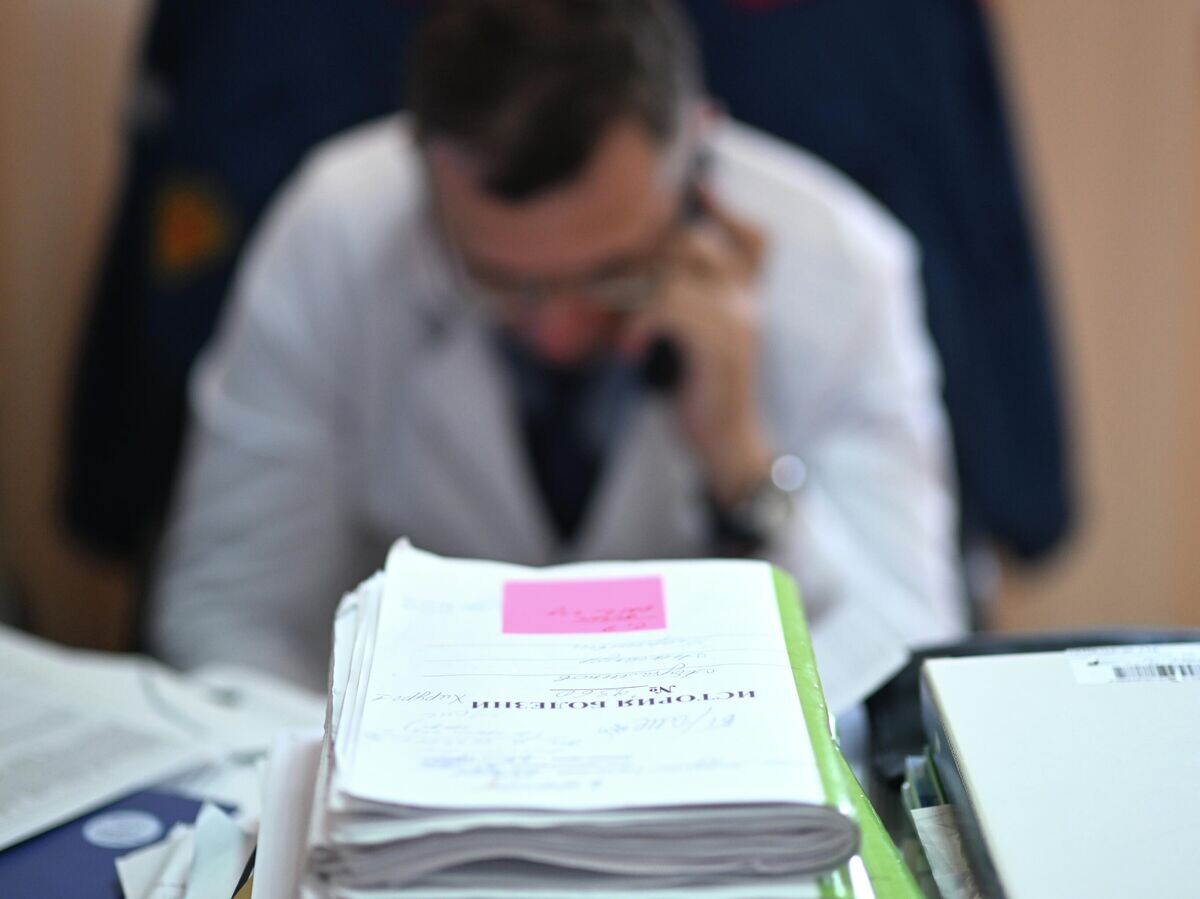    Истории болезни пациентов на столе врача | © РИА Новости / Алексей Майшев