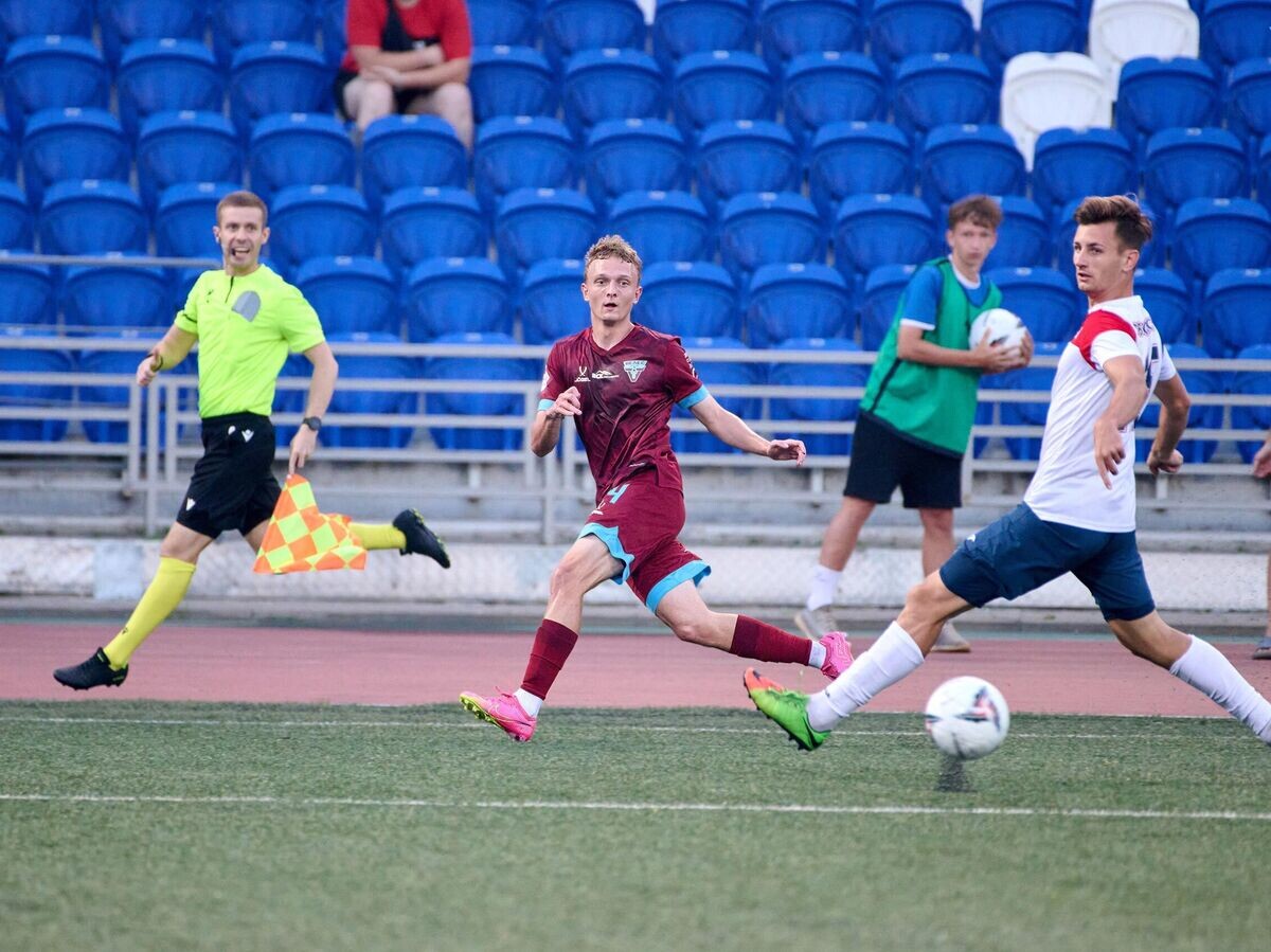    Футболист "Велеса" в матче | © пресс-служба ФК "Велес"