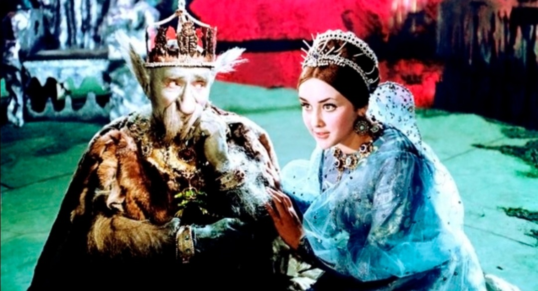 В сказках тоже есть и подводный волшебный и чудо божий мир и вселенная, где даже и целое царство и подводные боги, цари, принцессы, короли, принцы, герои и что-нибудь эдакое, необычное, небанальное