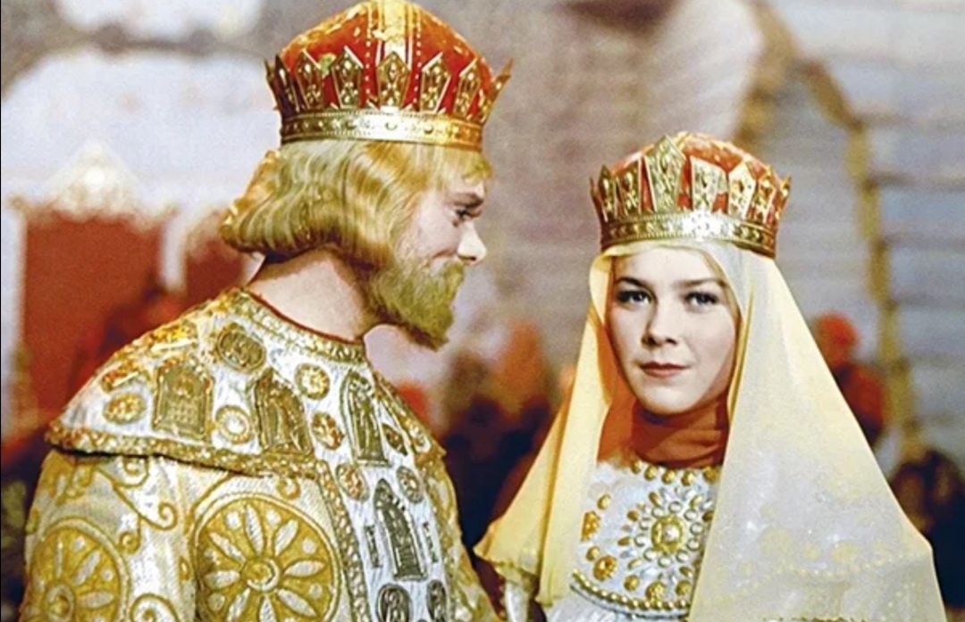 В таких прошлых и добрых сказках всегда можно найти каку-нибудь сверх полезную и нужную деталь, что принесет чистое счастье