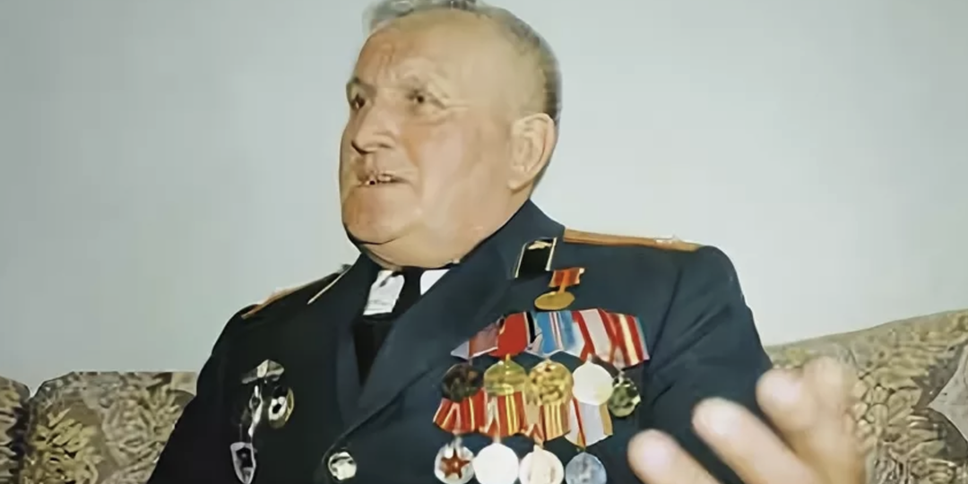 Он знает, где развеян прах Гитлера. И унесёт эту тайну с собой