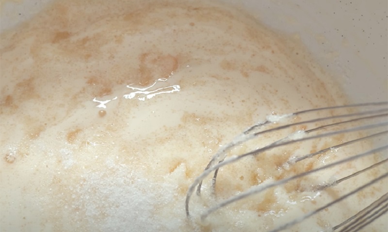 Мягкие булочки с хрустящей корочкой и ягодной начинкой: пошагово, легко и невероятно вкусно