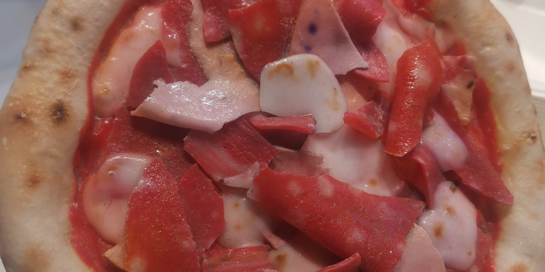 А вы знали, что средняя пицца равна трём полноценным приёмам пищи? Считаем фастфуд — будет интересно