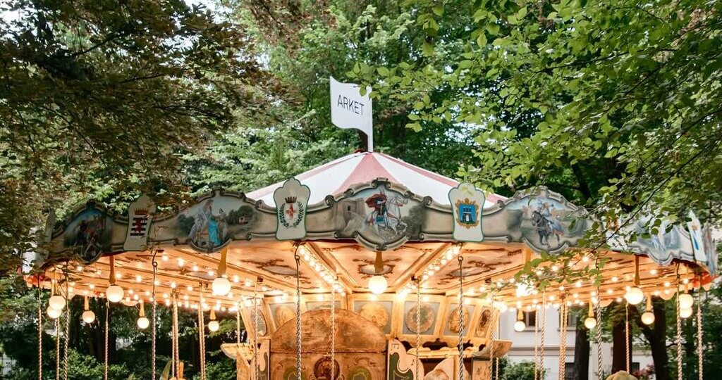 Милейшая овощная карусель - коллаб дизайнера Лайлы Гохар с брендом Arket - начнет работу завтра на Миланской неделе дизайна