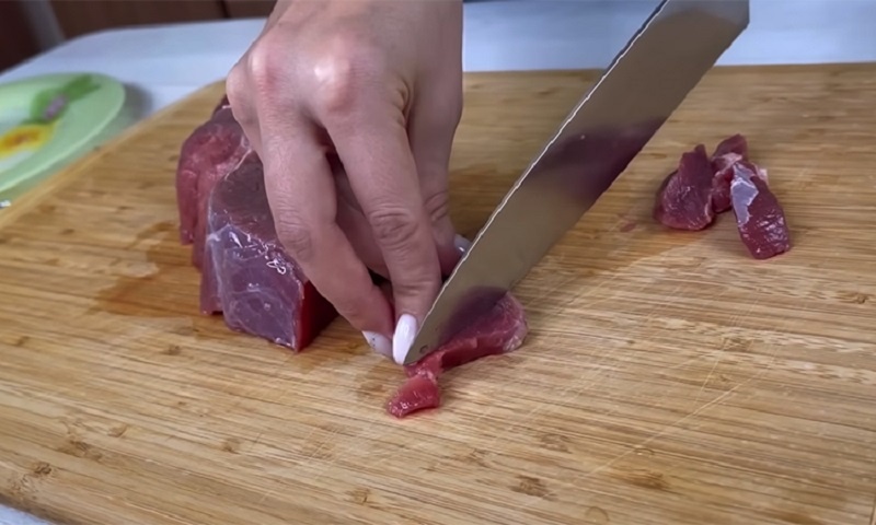 Мясо по-самарски: как приготовить идеально нежное блюдо с изюминкой