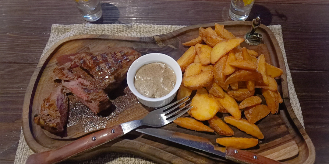 Воскресный симпозиум в кафе "Старая Таверна" во время внезапного вояжа в славный городок Первоуральск