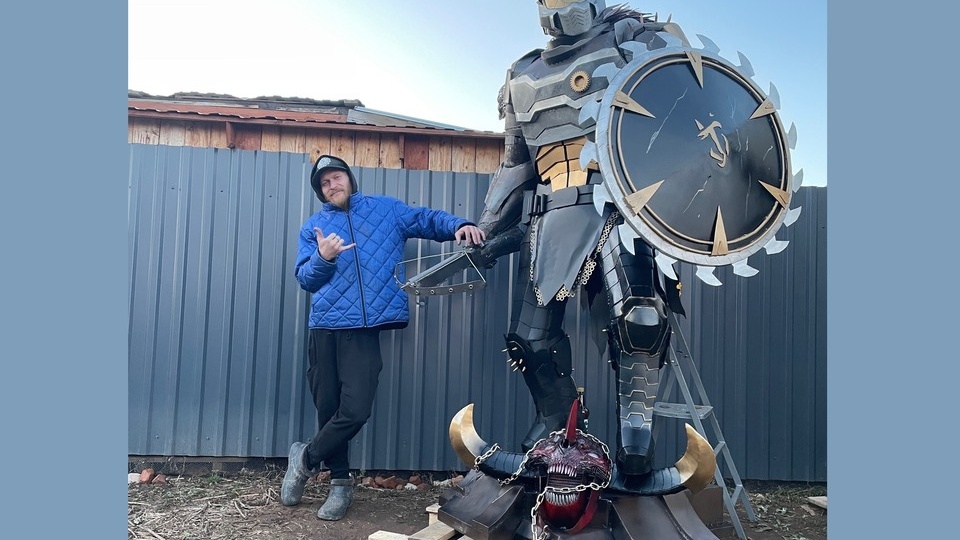 Без чертежей и на глаз: пермяк сделал двухметрового героя из игры Doom