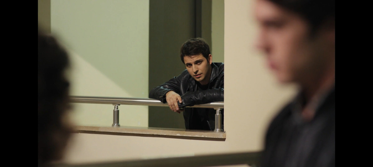 Кадр из сериала "В ожидании солнца".