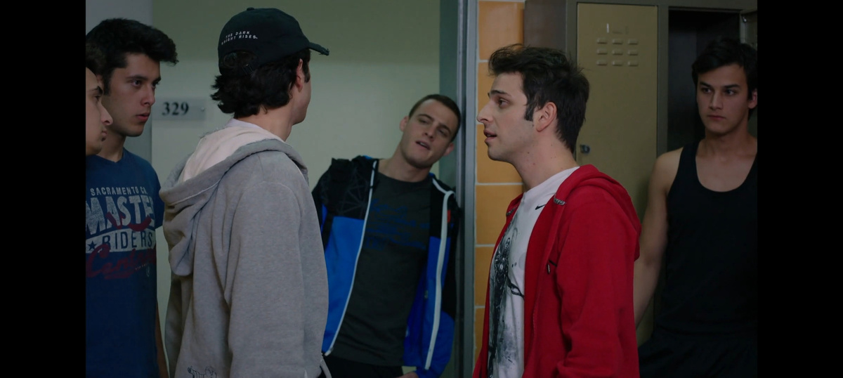 Кадр из сериала "В ожидании солнца".