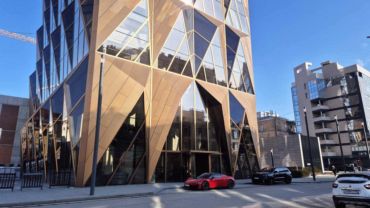 В этой публикации я решила собрать самые амбициозные строительные проекты Екатеринбурга, созданные архитекторами с мировыми именами