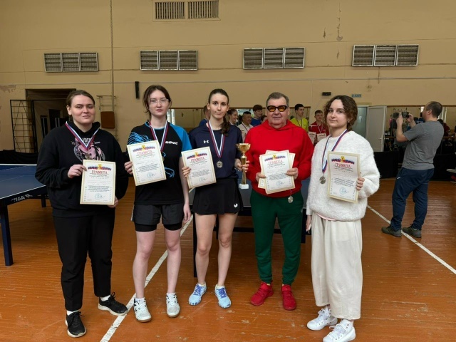 Четыре спортсменки – одна команда: студентки ВГЛТУ принесли университету серебро спартакиады