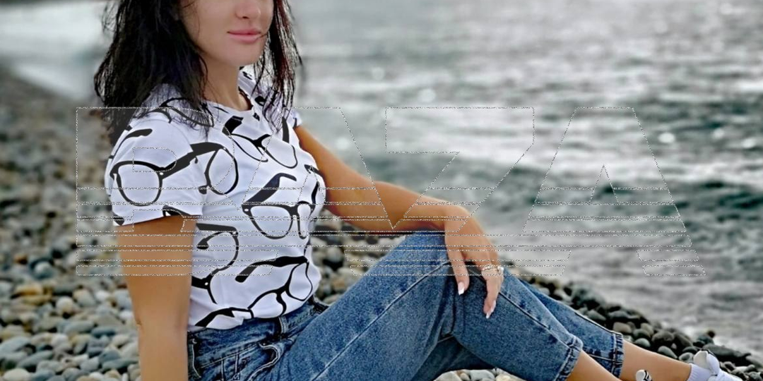 Местный криминальный авторитет удерживает россиянку в Индонезии — он содержит её в доме и требует денег с родных девушки.