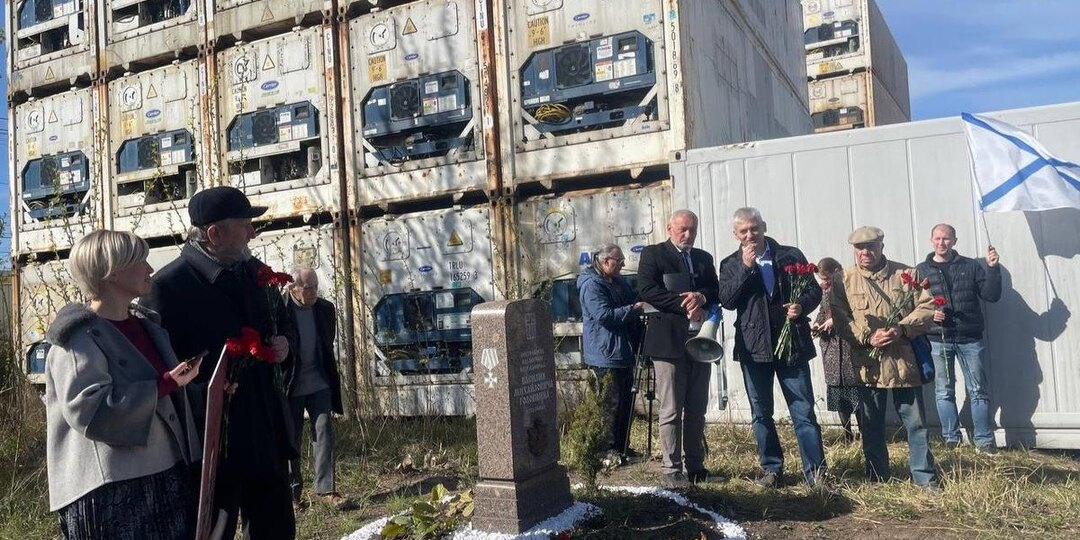 Петербуржцы собрались на Митрофаньевском кладбище в честь 250-летия со дня рождения вице-адмирала Головнина