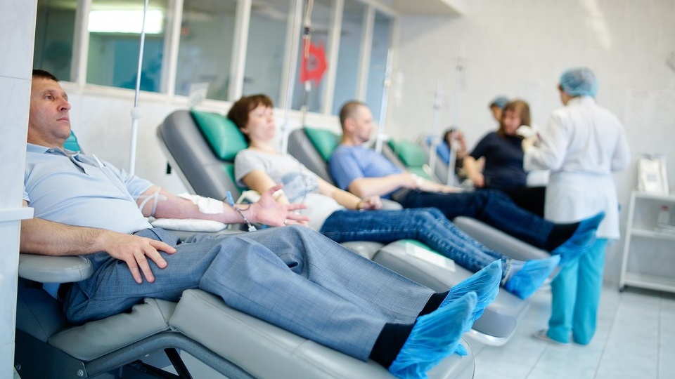 В день донора пермяки получат подарки за сдачу крови