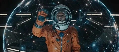 Кадр из трейлера выглядит одновременно "узнаваемо"-современно, но и аутентично. Модель Юрия Гагарина выполнена очень реалистично, хотя в некоторых моментах и проскальзывает чистая "ИИ-шность" (в основном, из-за малоподвижной мимики героя). Фото взято из свободных источников