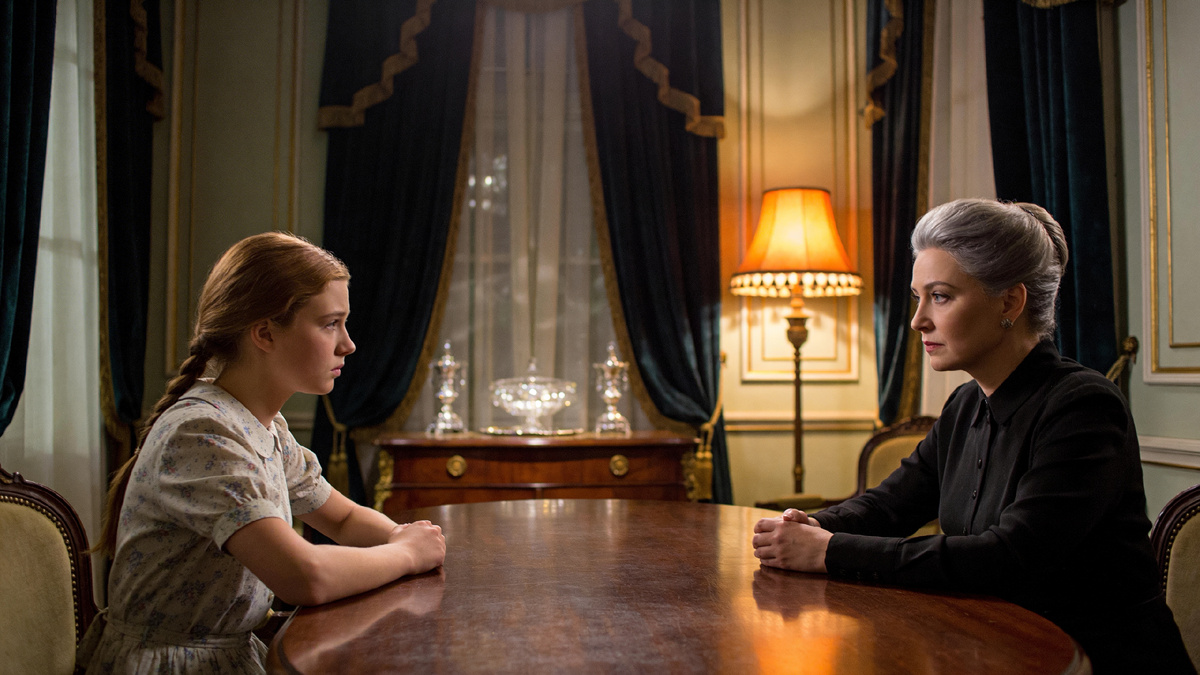 Лицо Маргариты Львовны побледнело, её серые глаза расширились то ли от ужаса, то ли от ярости.