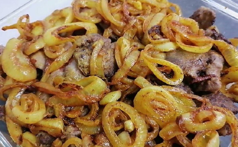 Куриная печень с яблоками и луком: секрет насыщенного вкуса и нежности