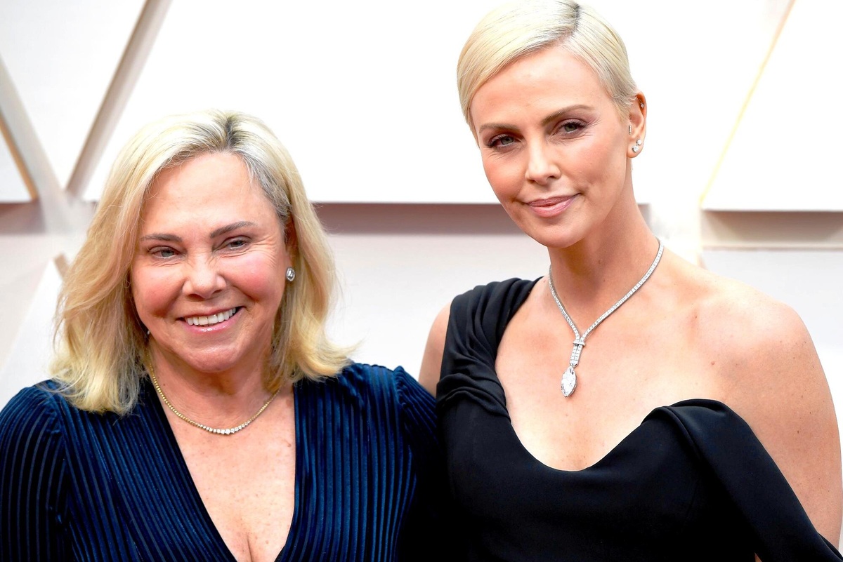     «Я ощущала его злость и агрессию»: Шарлиз Терон впервые рассказала, как мать убила ее отца