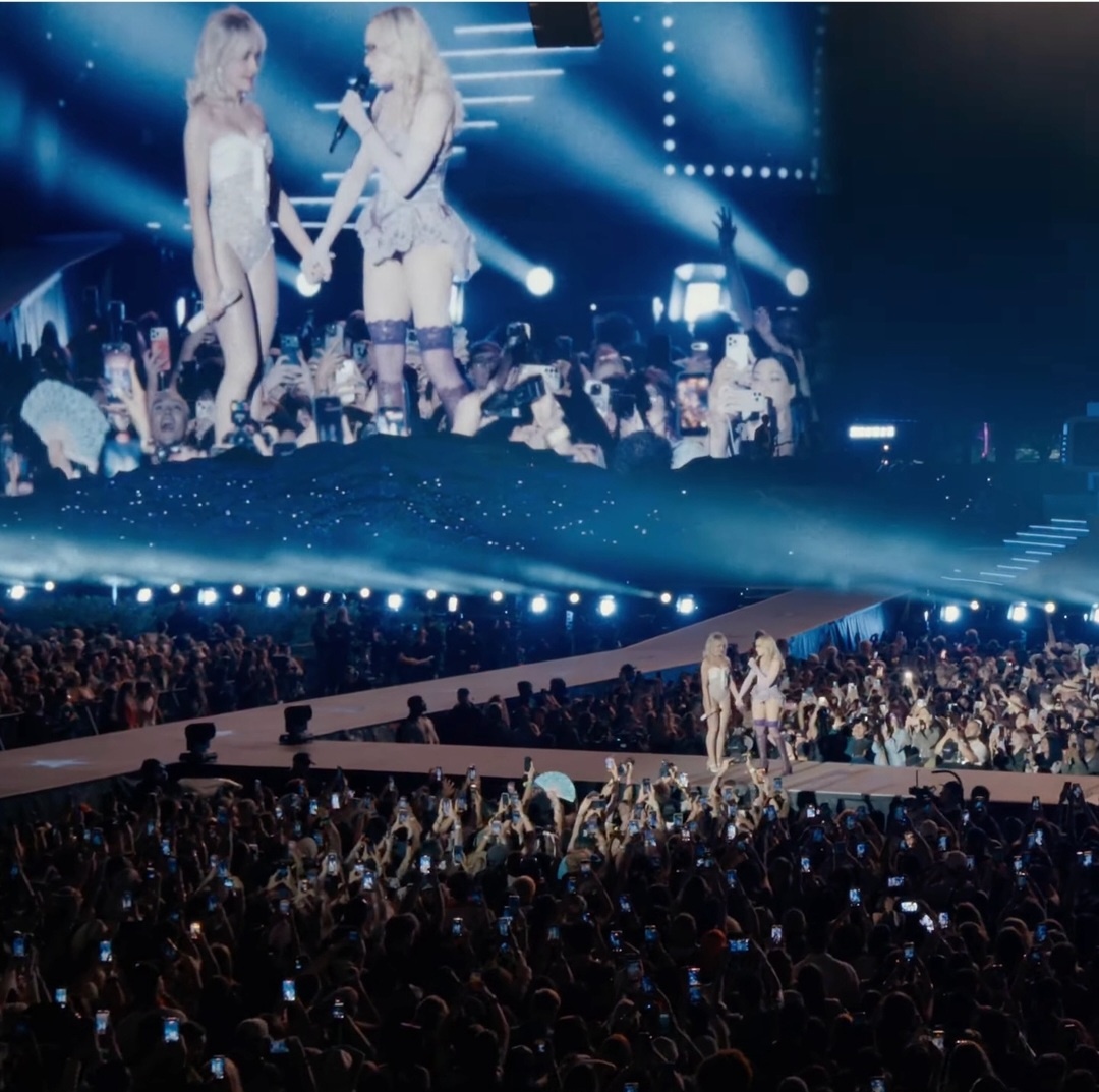 Публика на выступлении Мадонны и Сабрины Карпентер. Материал: Elle USA.