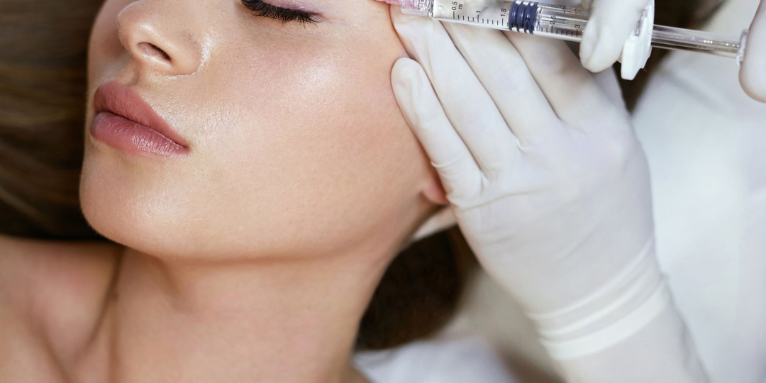 Биоревитализация Revi: как одна линейка закрывает разные задачи — от тусклой кожи до выраженных возрастных изменений