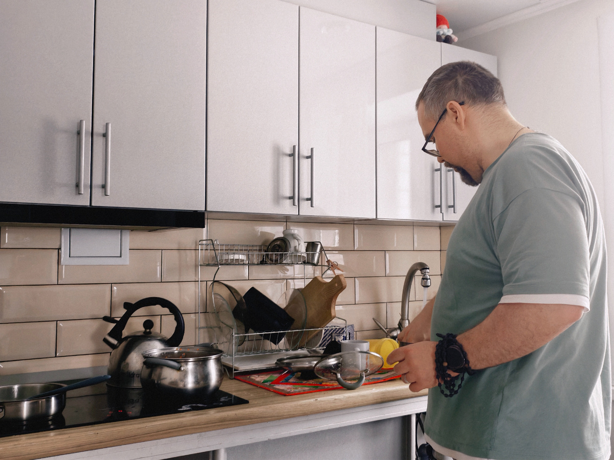 Муж на кухне