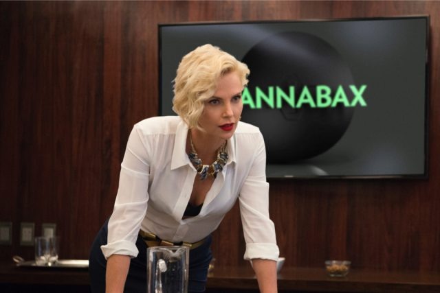    Шарлиз Терон. Кадр из фильма «Опасный бизнес» (Gringo)