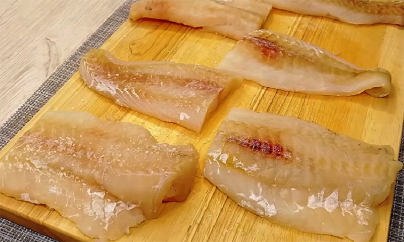 Минтай по-царски за 30 минут: доступно и вкусно — рецепт для яркого ужина