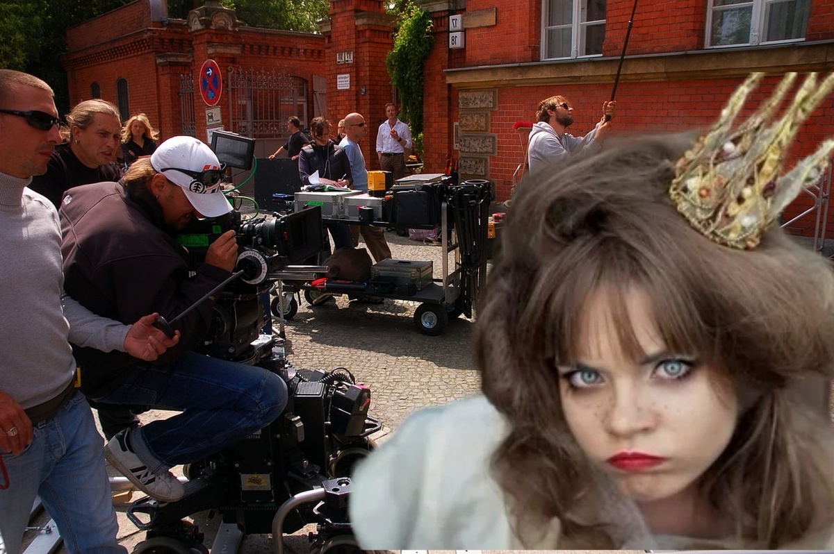 Давайте разберемся, почему человек, чья работа - врать перед камерой, вдруг решил, что имеет право хамить осветителям и швыряться носками в ассистентов.
