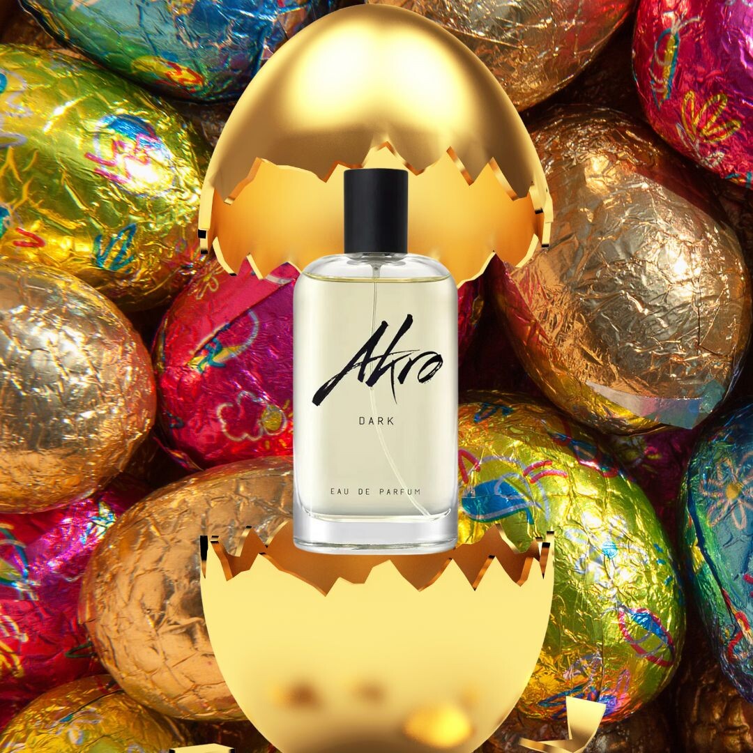 AKRO Dark отличается хорошей стойкостью и заметным шлейфом. При этом его раскрытие индивидуально: на одних людях он звучит ближе к коже, на других — ярко проявляется в пространстве вокруг. 