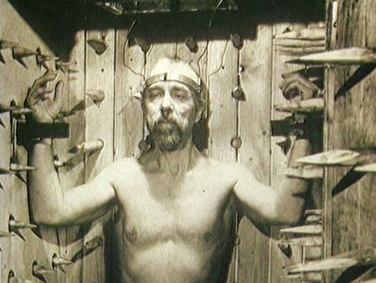 кадр из фильма "Серебряные головы"