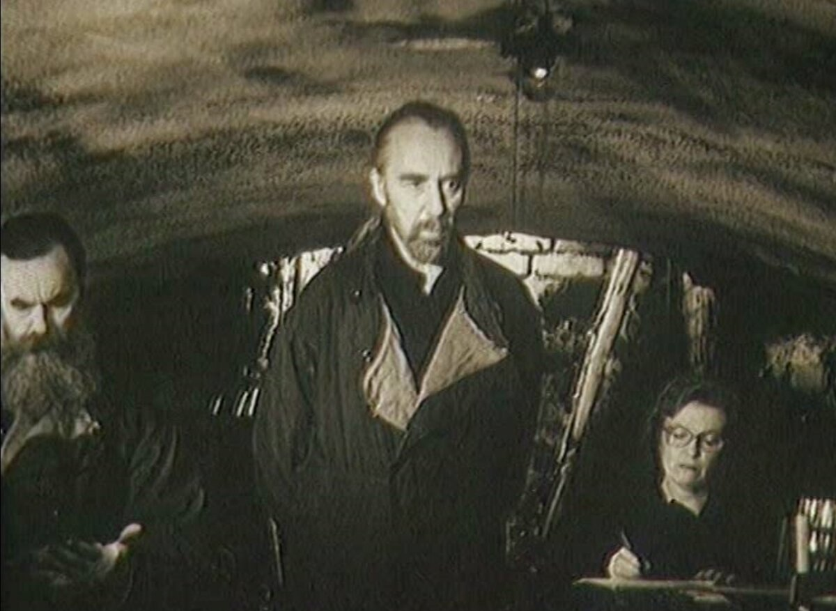 кадр из фильма "Серебряные головы"